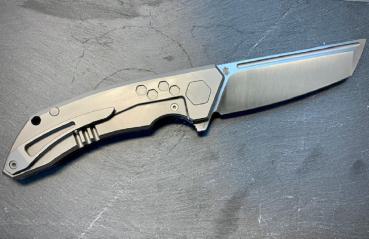 Tuya Knife Titan The Hive v2 grey satin